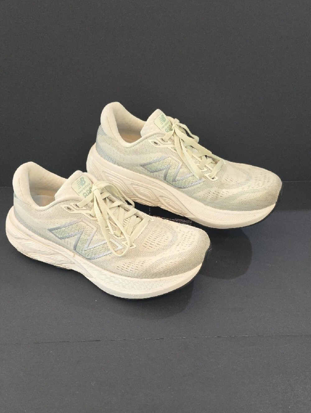 New Balance Fresh Foam 880 Women's Sneakers in Pale Mint and Cream Size 8 - Picture 2 of 13